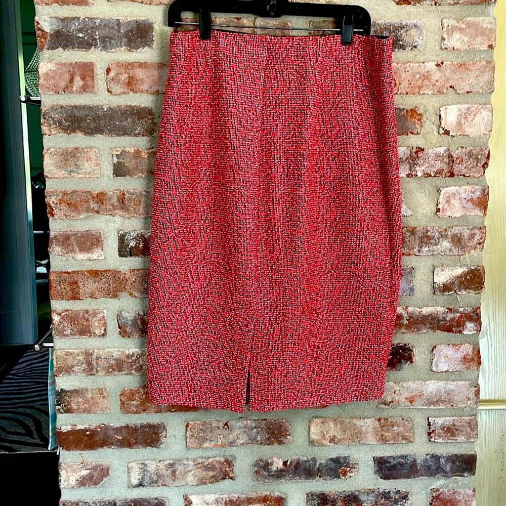Red patterned skirt - Picture 2 of 2